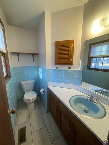 339 SW Woodbury North CT, Topeka, KS 66606