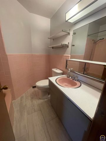 339 SW Woodbury North CT, Topeka, KS 66606