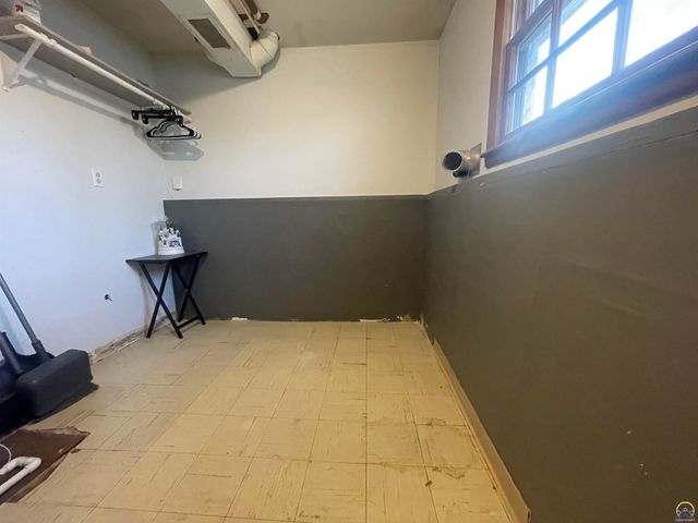 339 SW Woodbury North CT, Topeka, KS 66606