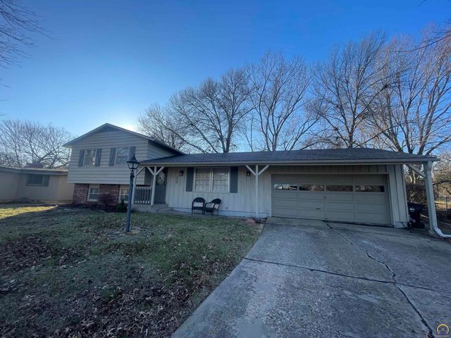 339 SW Woodbury North CT, Topeka, KS 66606