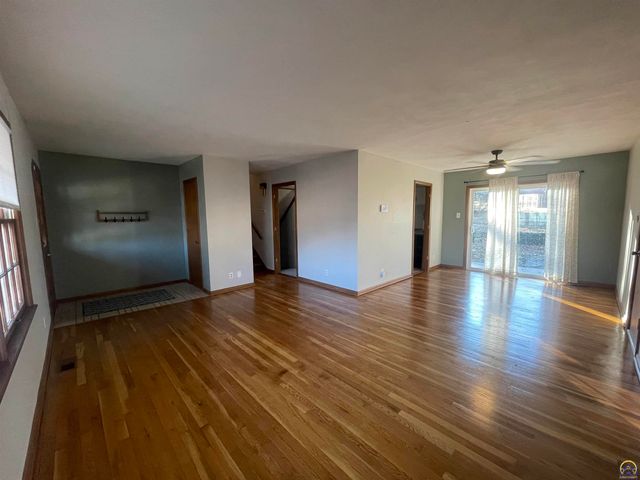 339 SW Woodbury North CT, Topeka, KS 66606