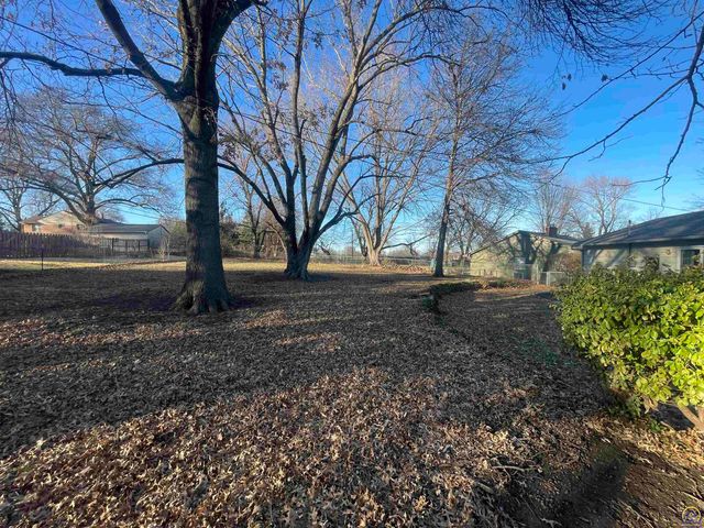 339 SW Woodbury North CT, Topeka, KS 66606