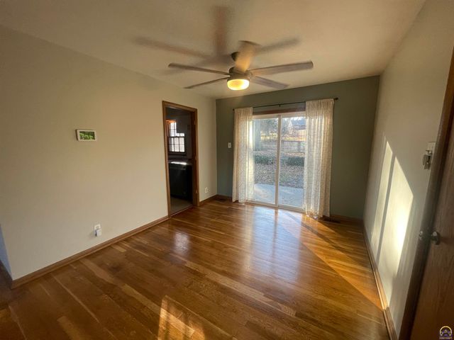 339 SW Woodbury North CT, Topeka, KS 66606