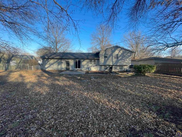 339 SW Woodbury North CT, Topeka, KS 66606