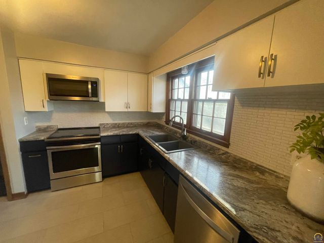 339 SW Woodbury North CT, Topeka, KS 66606