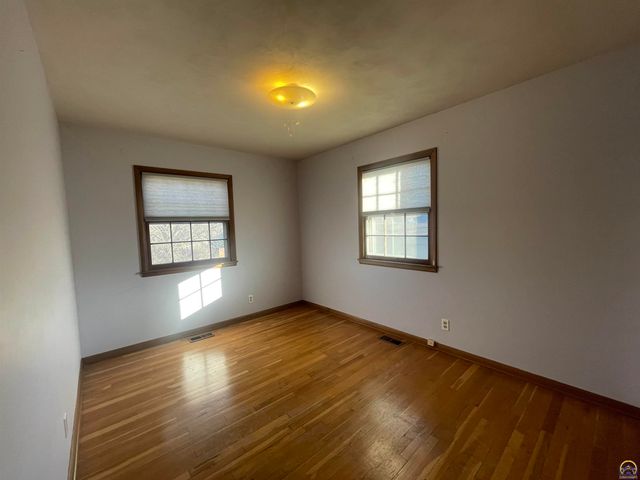 339 SW Woodbury North CT, Topeka, KS 66606