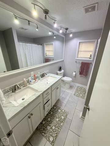 4108 Oakhill Lane, Jonesboro, AR 72405