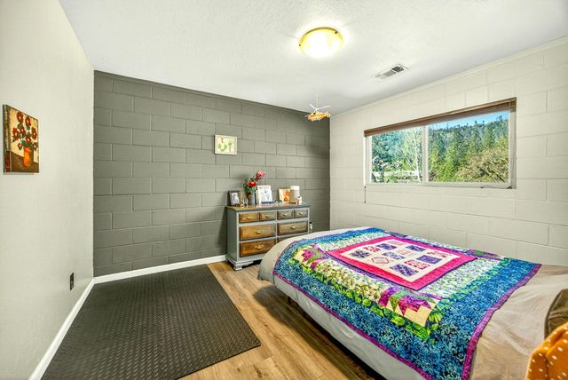 5700 Highway 238, Jacksonville, OR 97530