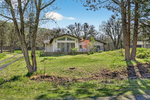 5700 Highway 238, Jacksonville, OR 97530
