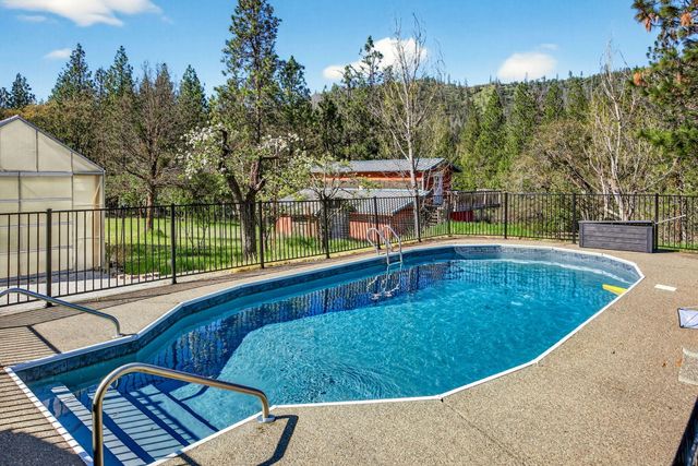 5700 Highway 238, Jacksonville, OR 97530