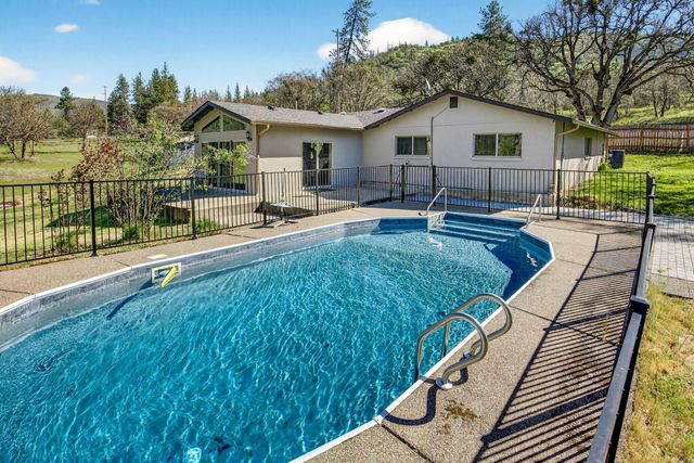 5700 Highway 238, Jacksonville, OR 97530