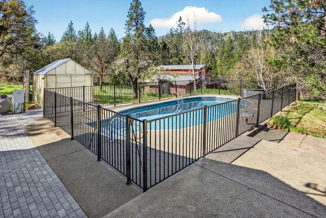 5700 Highway 238, Jacksonville, OR 97530