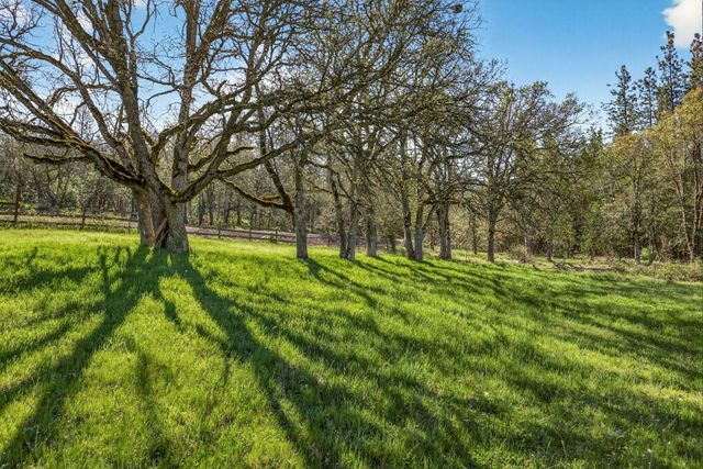 5700 Highway 238, Jacksonville, OR 97530