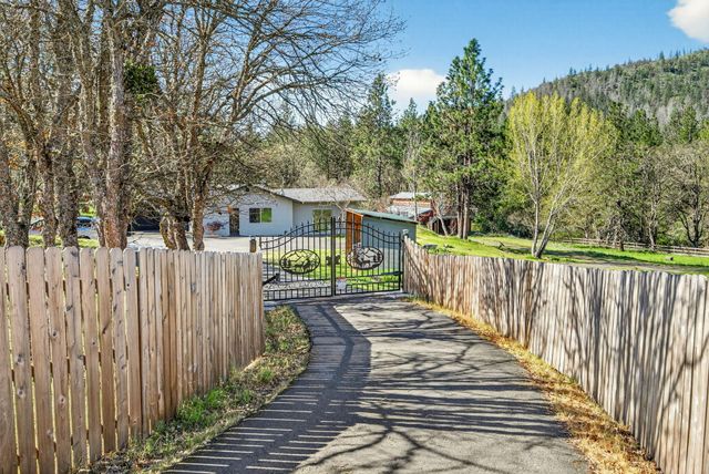 5700 Highway 238, Jacksonville, OR 97530