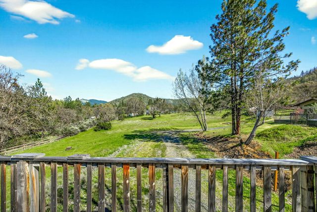 5700 Highway 238, Jacksonville, OR 97530