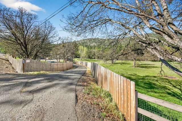 5700 Highway 238, Jacksonville, OR 97530