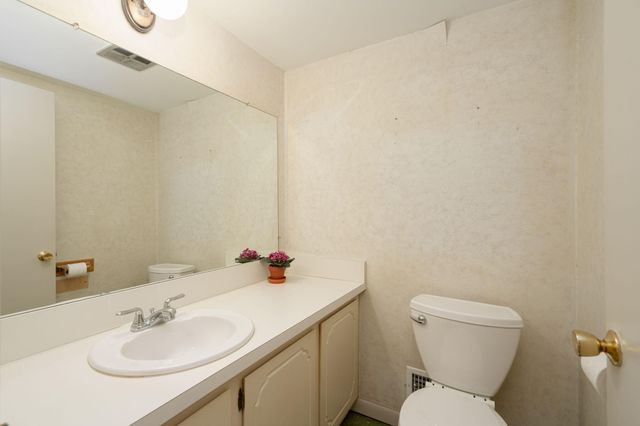 669 Oakbrook W, Rochester Hills, MI 48307