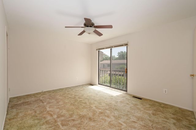669 Oakbrook W, Rochester Hills, MI 48307