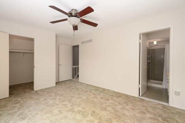 669 Oakbrook W, Rochester Hills, MI 48307