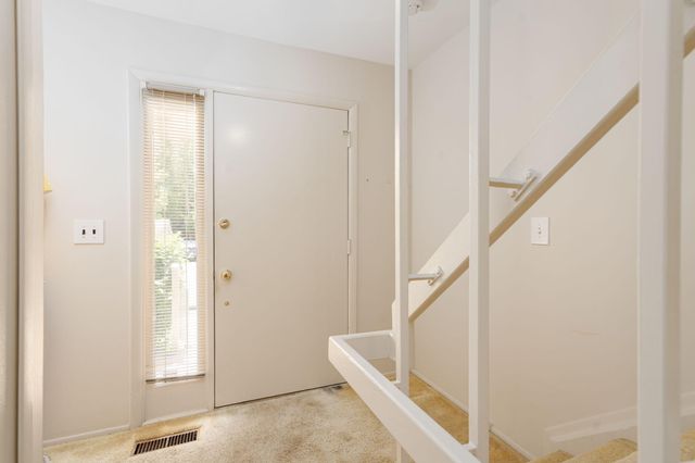669 Oakbrook W, Rochester Hills, MI 48307