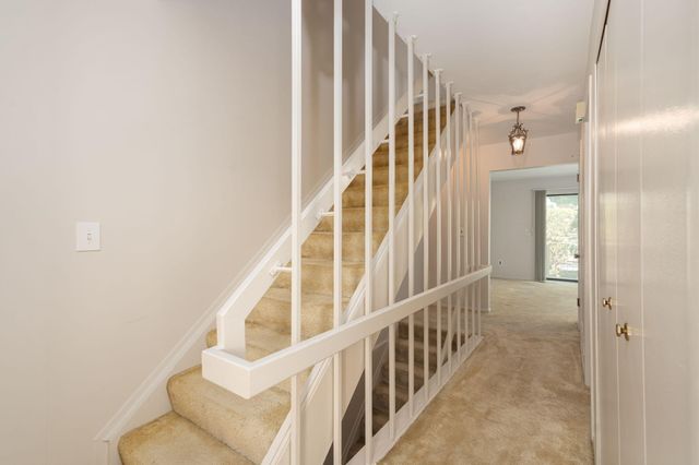 669 Oakbrook W, Rochester Hills, MI 48307