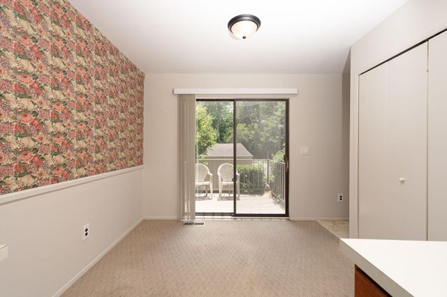 669 Oakbrook W, Rochester Hills, MI 48307