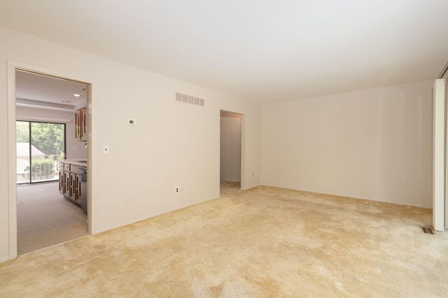 669 Oakbrook W, Rochester Hills, MI 48307