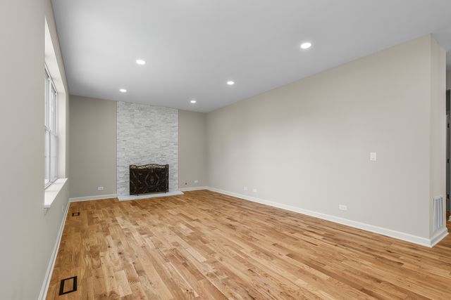 2819 Sweet Clover Way, Wauconda, IL 60084