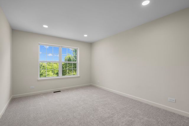 2819 Sweet Clover Way, Wauconda, IL 60084