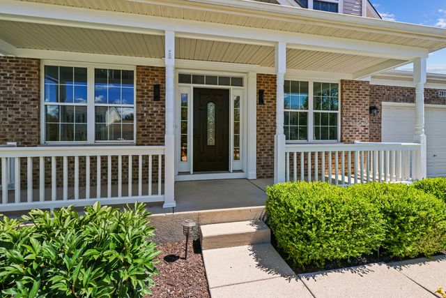 2819 Sweet Clover Way, Wauconda, IL 60084