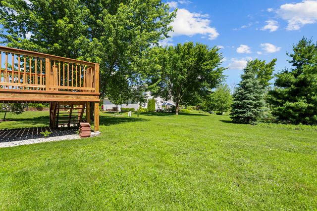 2819 Sweet Clover Way, Wauconda, IL 60084