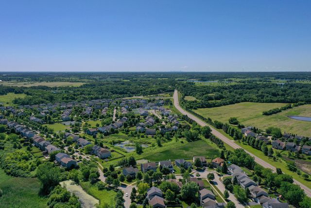 2819 Sweet Clover Way, Wauconda, IL 60084