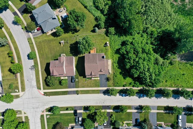 2819 Sweet Clover Way, Wauconda, IL 60084