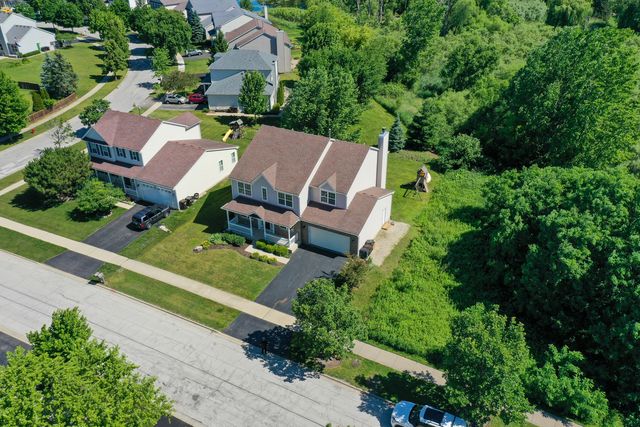 2819 Sweet Clover Way, Wauconda, IL 60084