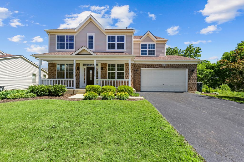 2819 Sweet Clover Way, Wauconda, IL 60084
