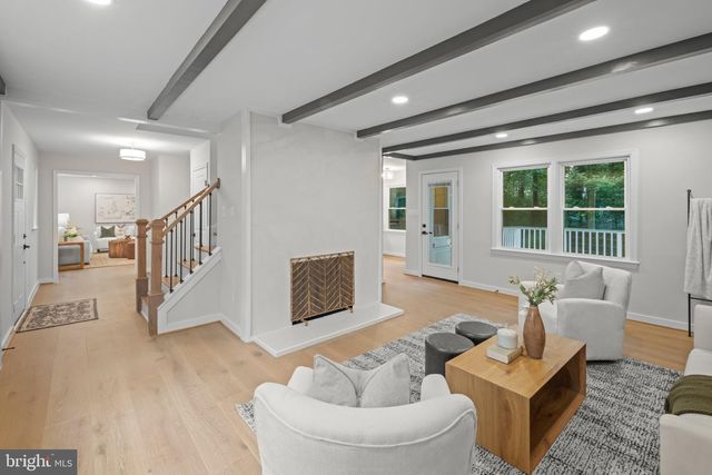 2402 BEEKAY CT, Vienna, VA 22181