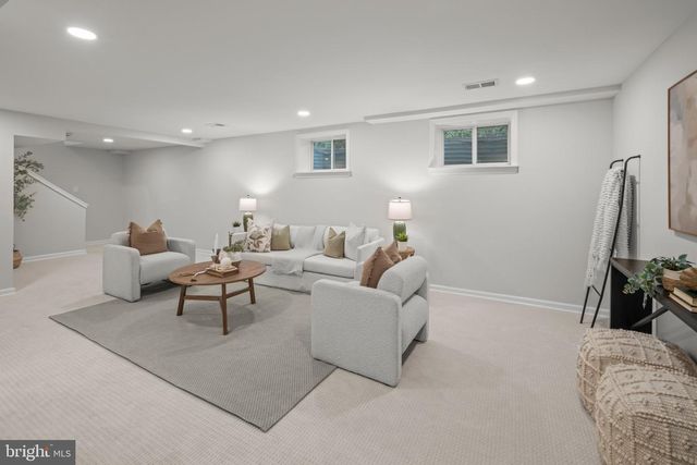 2402 BEEKAY CT, Vienna, VA 22181