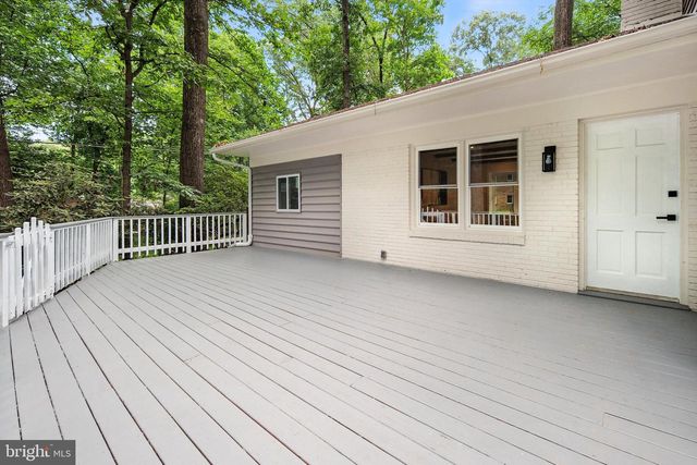 2402 BEEKAY CT, Vienna, VA 22181
