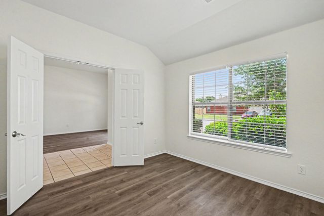 516 Bent Oak Drive, Fort Worth, TX 76131