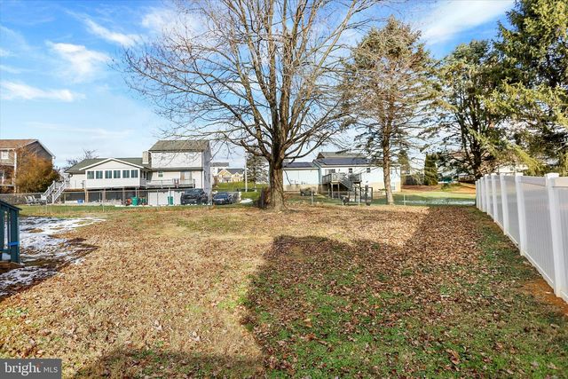 645 W FIRST STREET, Boiling Springs, PA 17007