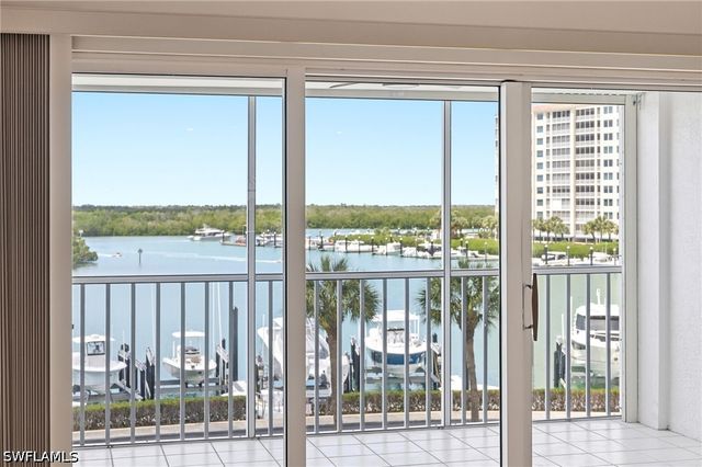 13105 Vanderbilt DR 407, Naples, FL 34110