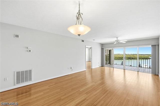 13105 Vanderbilt DR 407, Naples, FL 34110