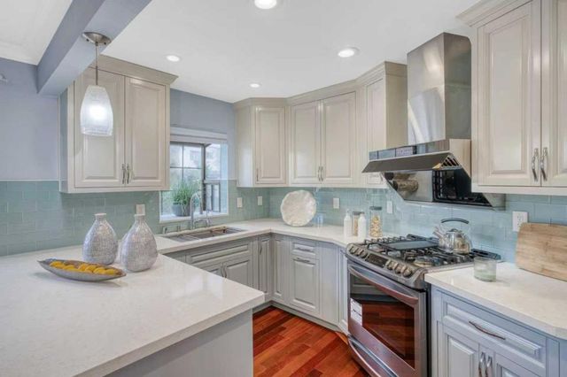 123 Dot Avenue, Campbell, CA 95008