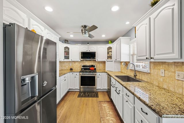 42 Hialeah Avenue, Middletown, NJ 07748