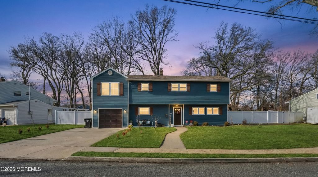 42 Hialeah Avenue, Middletown, NJ 07748