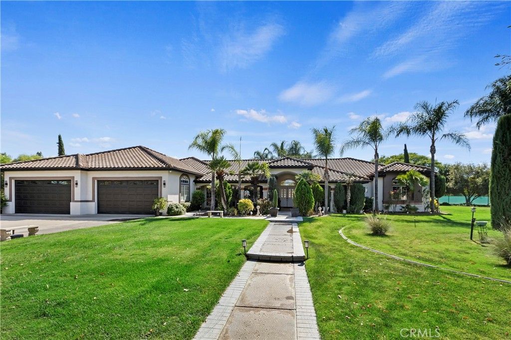 Image 12 of property listing at 17325 High Country Circle, Lake Mathews, CA 92570