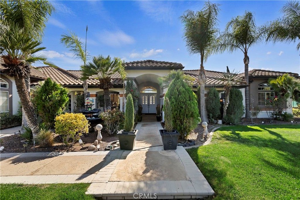 Image 13 of property listing at 17325 High Country Circle, Lake Mathews, CA 92570