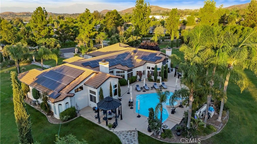 Image 4 of property listing at 17325 High Country Circle, Lake Mathews, CA 92570