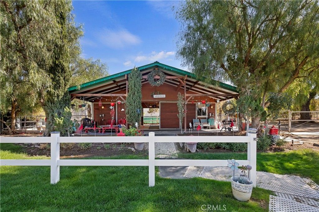 Image 6 of property listing at 17325 High Country Circle, Lake Mathews, CA 92570