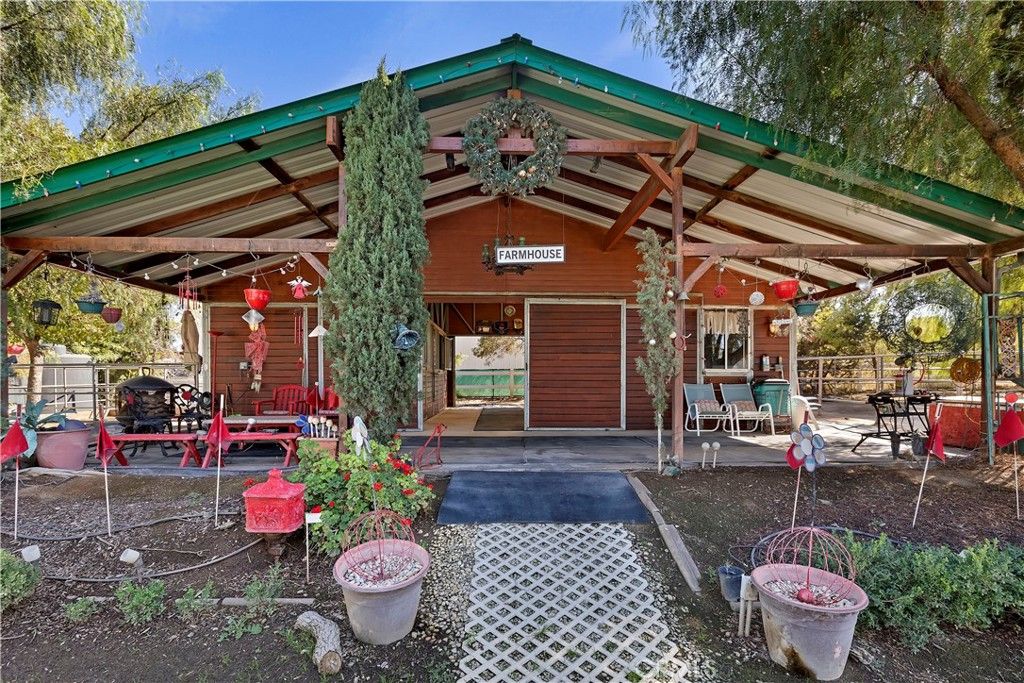 Image 7 of property listing at 17325 High Country Circle, Lake Mathews, CA 92570